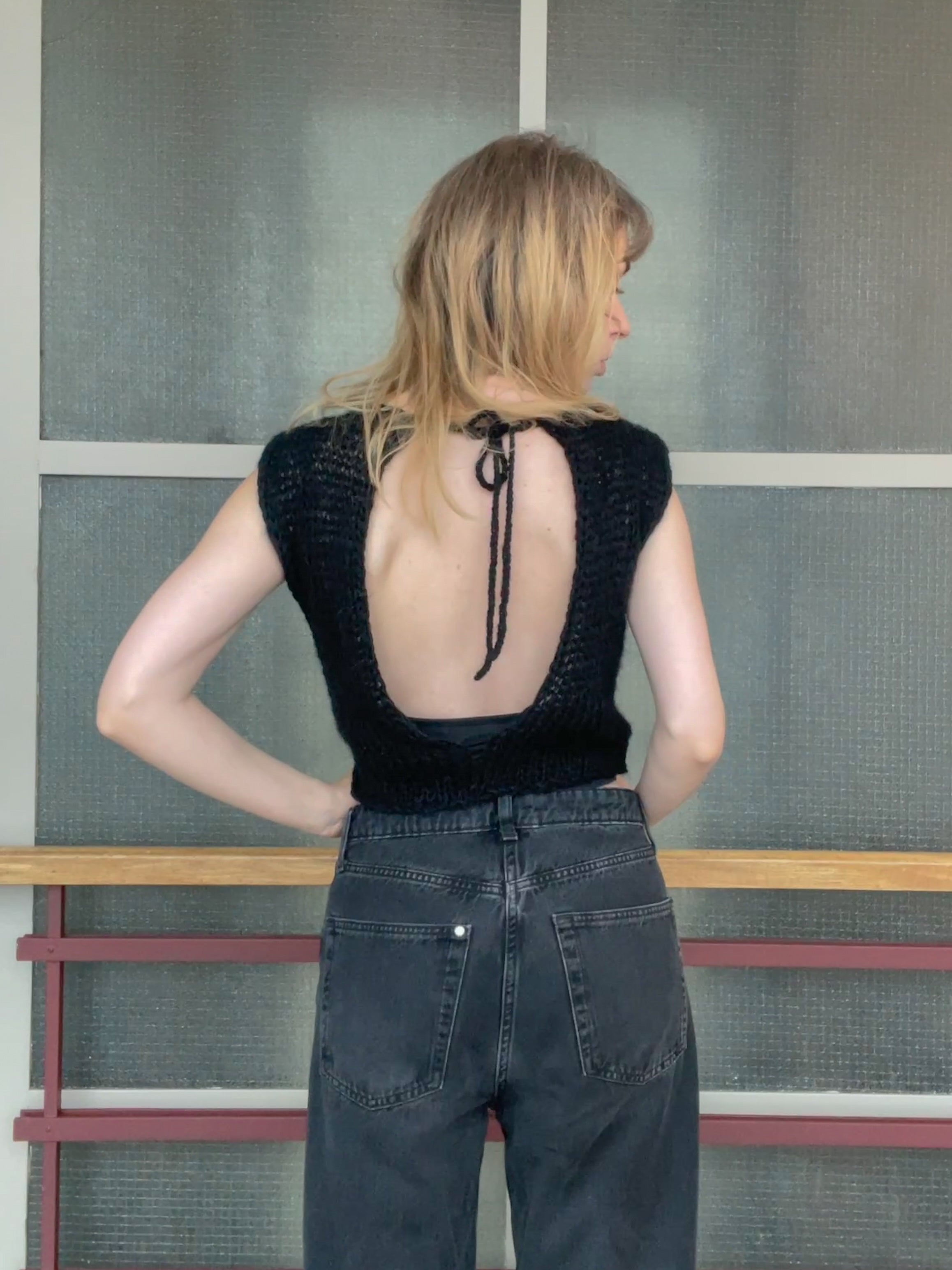 Open back confetti top - black